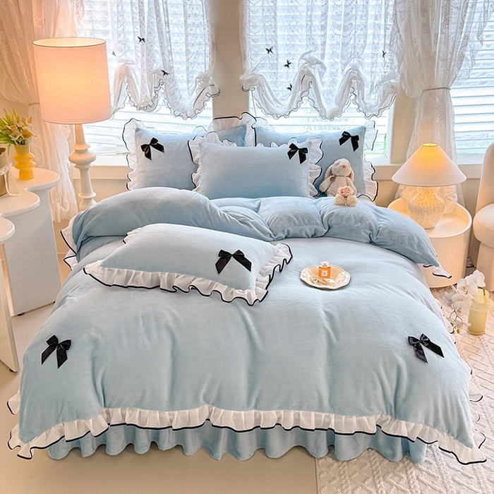 91家纺网 家纺一手货源 找家纺 莉莉安家纺 2025新款牛奶绒床裙四件套-潘多拉系列 潘多拉-浅蓝