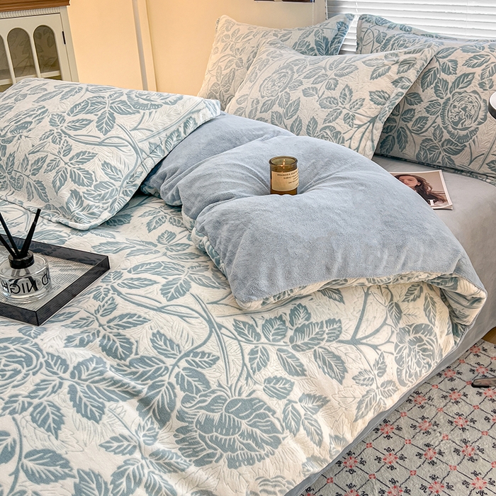 91家纺网 家纺一手货源 找家纺 倾慕家纺 2026新款舒适保暖立体浮雕绒系列单枕套 爱意浓蓝