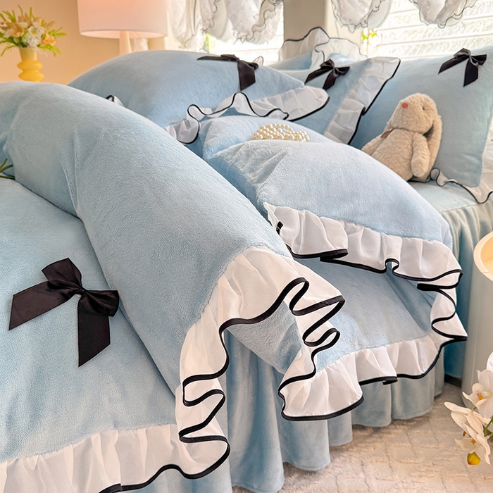 91家纺网 家纺一手货源 找家纺 莉莉安家纺 2025新款牛奶绒床裙四件套-潘多拉系列 潘多拉-浅蓝