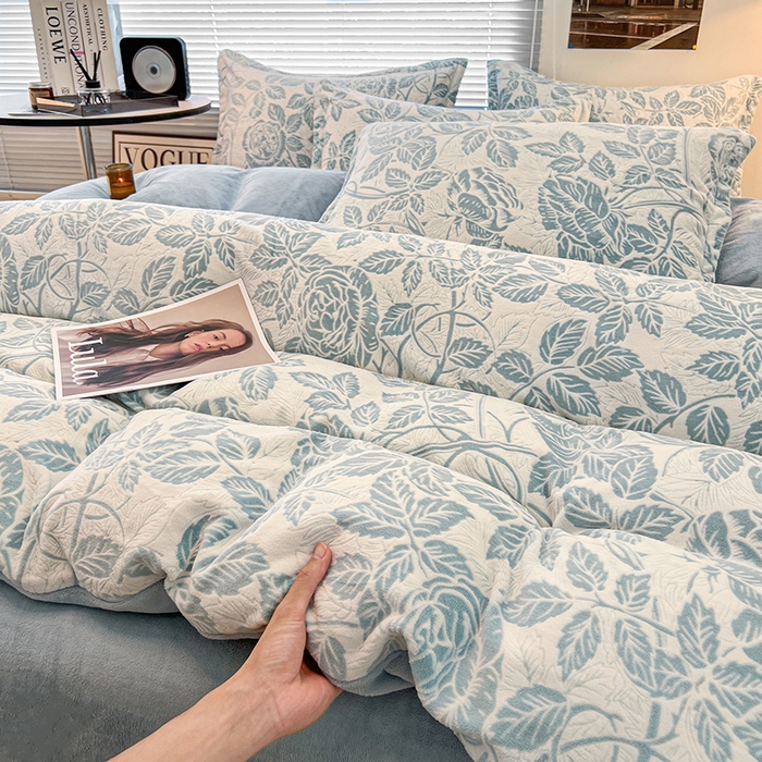 91家纺网 家纺一手货源 找家纺 倾慕家纺 2026新款舒适保暖立体浮雕绒系列单枕套 爱意浓蓝