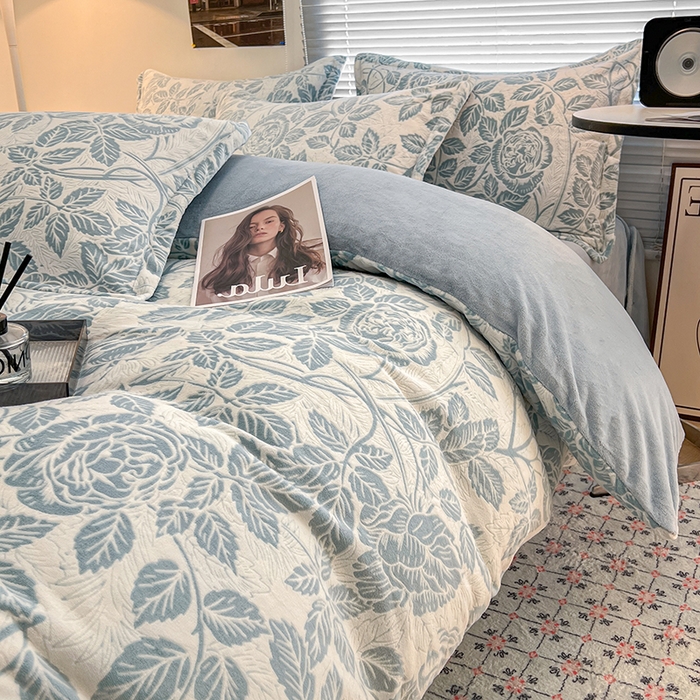 91家纺网 家纺一手货源 找家纺 倾慕家纺 2026新款舒适保暖立体浮雕绒系列单枕套 爱意浓蓝