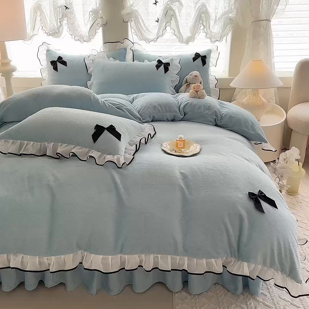 91家纺网 家纺一手货源 找家纺 莉莉安家纺 2025新款牛奶绒床裙四件套-潘多拉系列 潘多拉-浅蓝