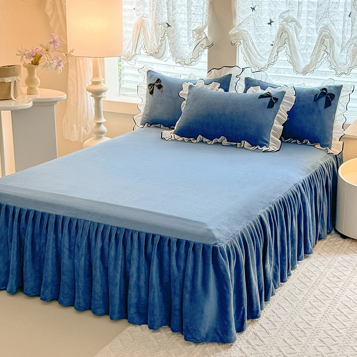 91家纺网 家纺一手货源 找家纺 莉莉安家纺 2025新款牛奶绒床裙四件套-潘多拉系列 潘多拉-深蓝