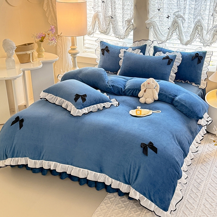 91家纺网 家纺一手货源 找家纺 莉莉安家纺 2025新款牛奶绒床裙四件套-潘多拉系列 潘多拉-深蓝