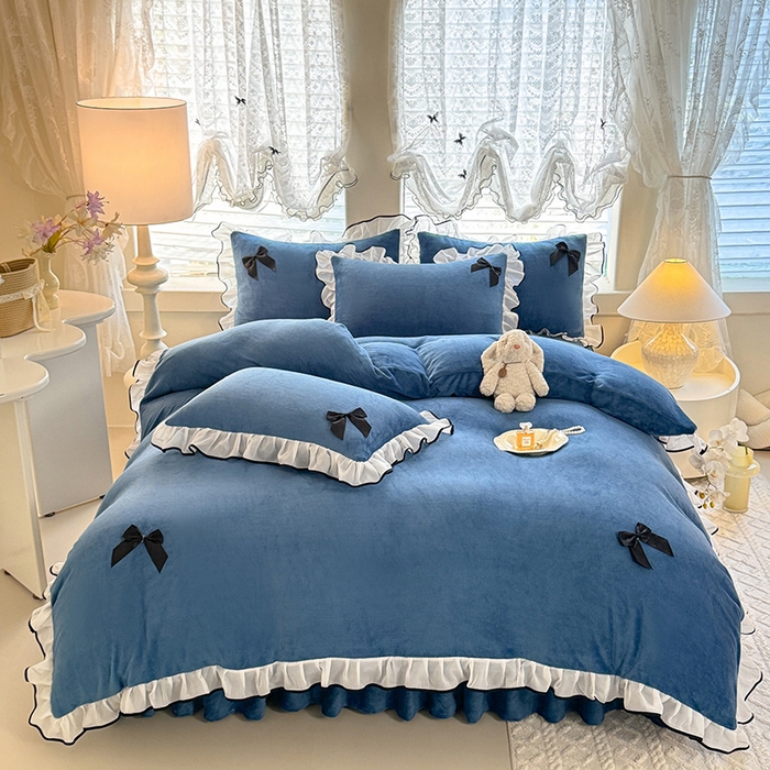 91家纺网 家纺一手货源 找家纺 莉莉安家纺 2025新款牛奶绒床裙四件套-潘多拉系列 潘多拉-深蓝