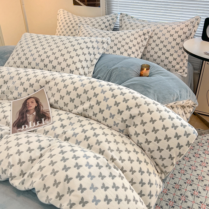 91家纺网 家纺一手货源 找家纺 倾慕家纺 2026新款舒适保暖立体浮雕绒系列单枕套 彩蝶蓝