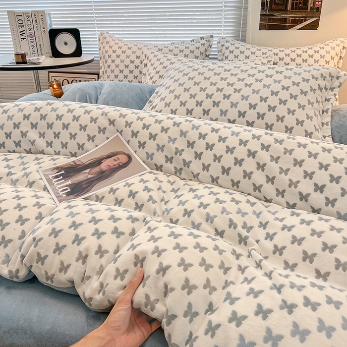 91家纺网 家纺一手货源 找家纺 倾慕家纺 2026新款舒适保暖立体浮雕绒系列单枕套 彩蝶蓝