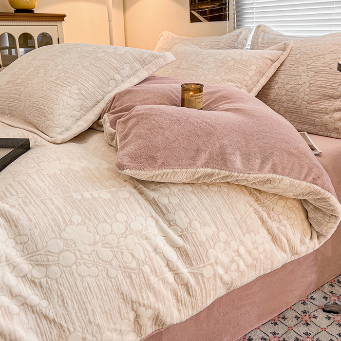 91家纺网 家纺一手货源 找家纺 倾慕家纺 2026新款舒适保暖立体浮雕绒系列单枕套 豆蔻年华粉