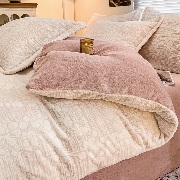 91家纺网 家纺一手货源 找家纺 倾慕家纺 2026新款舒适保暖立体浮雕绒系列单枕套 豆蔻年华粉