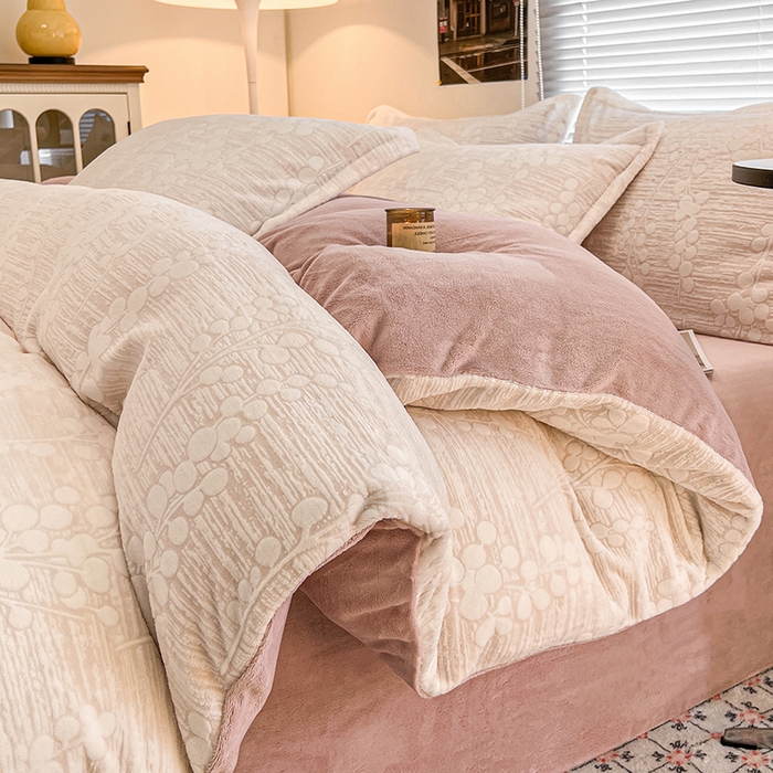 91家纺网 家纺一手货源 找家纺 倾慕家纺 2026新款舒适保暖立体浮雕绒系列单枕套 豆蔻年华粉