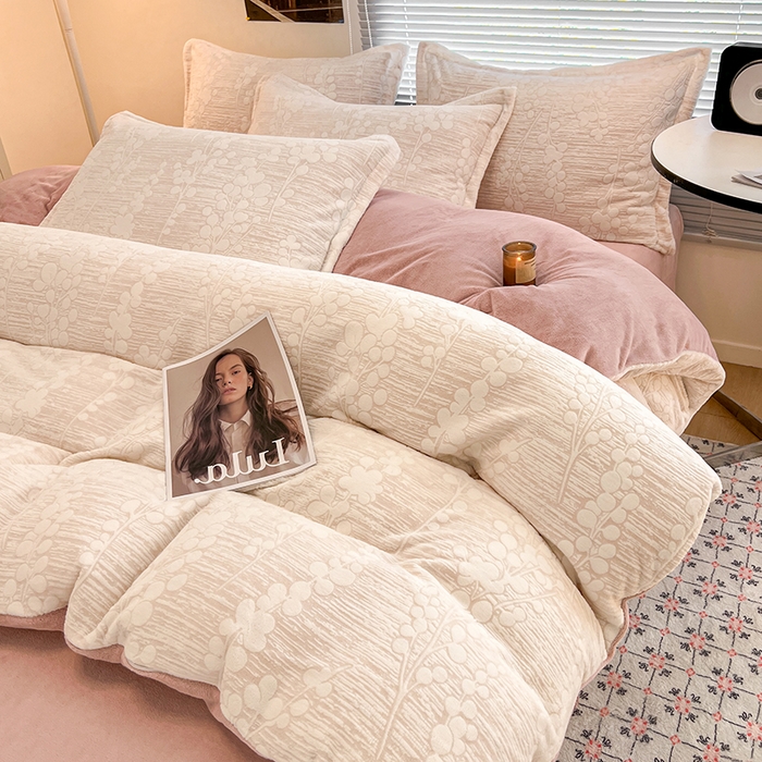 91家纺网 家纺一手货源 找家纺 倾慕家纺 2026新款舒适保暖立体浮雕绒系列单枕套 豆蔻年华粉