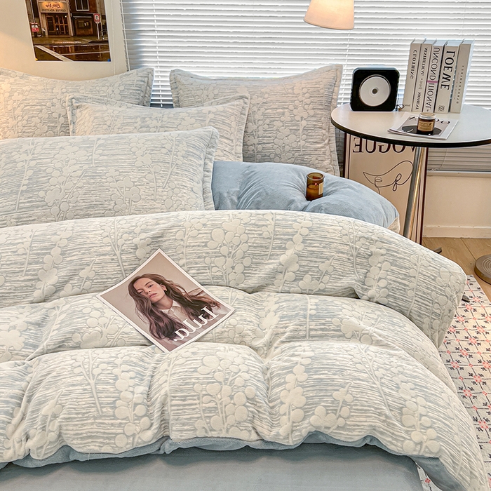 91家纺网 家纺一手货源 找家纺 倾慕家纺 2026新款舒适保暖立体浮雕绒系列单枕套 豆蔻年华蓝