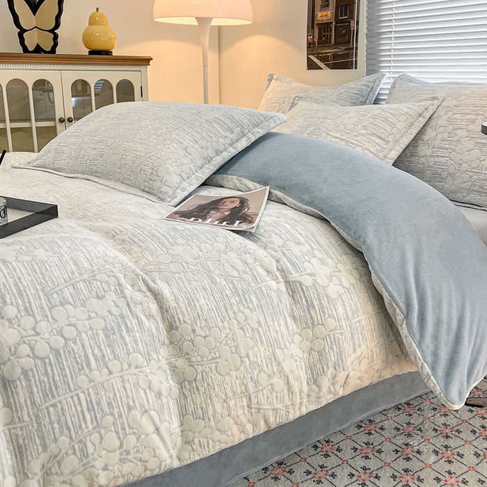 91家纺网 家纺一手货源 找家纺 倾慕家纺 2026新款舒适保暖立体浮雕绒系列单枕套 豆蔻年华蓝