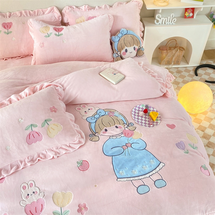 91家纺网 家纺一手货源 找家纺 （总）绒棉世家 2025新款牛奶绒贴布绣四件套甜心女孩