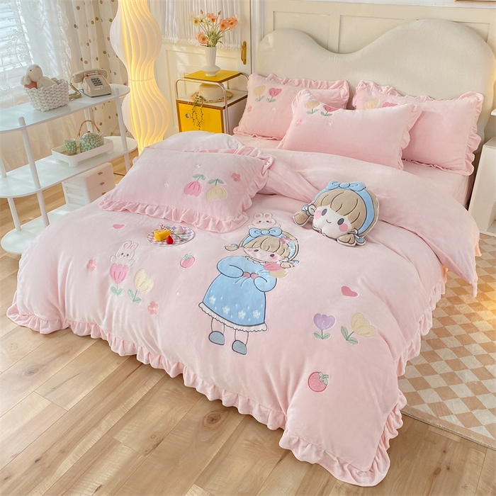 91家纺网 家纺一手货源 找家纺 （总）绒棉世家 2025新款牛奶绒贴布绣四件套甜心女孩