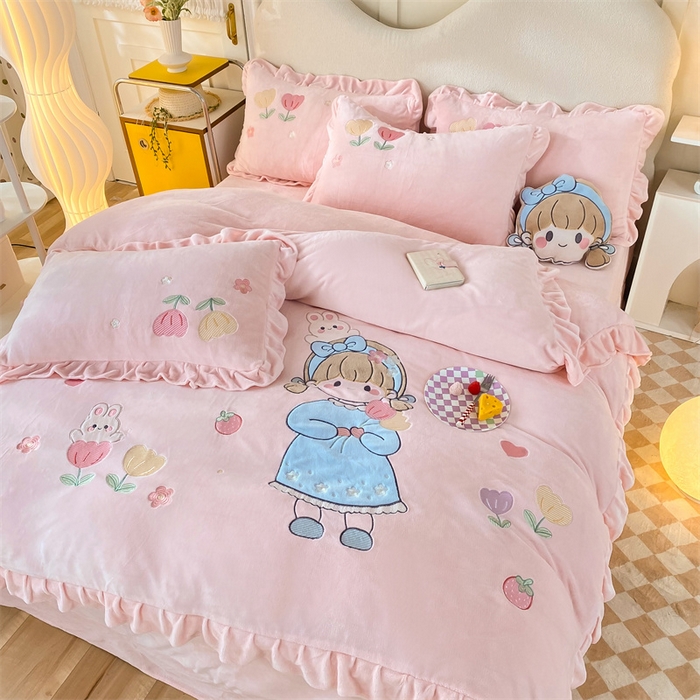 91家纺网 家纺一手货源 找家纺 （总）绒棉世家 2025新款牛奶绒贴布绣四件套甜心女孩