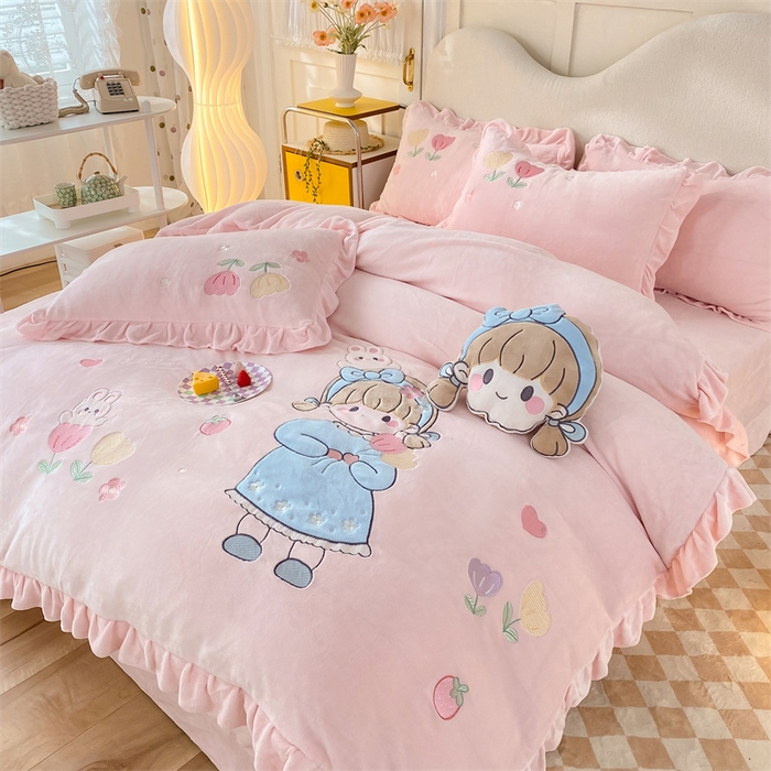 91家纺网 家纺一手货源 找家纺 （总）绒棉世家 2025新款牛奶绒贴布绣四件套甜心女孩