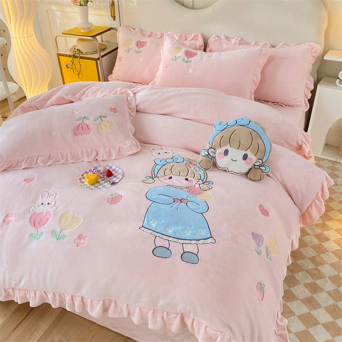 91家纺网 家纺一手货源 找家纺 （总）绒棉世家 2025新款牛奶绒贴布绣四件套甜心女孩