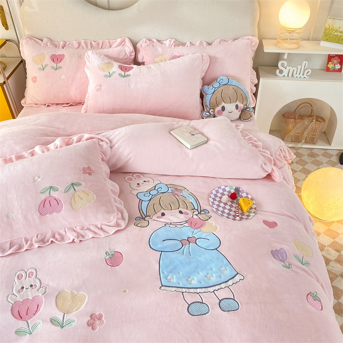 91家纺网 家纺一手货源 找家纺 （总）绒棉世家 2025新款牛奶绒贴布绣四件套甜心女孩