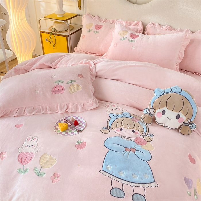 91家纺网 家纺一手货源 找家纺 （总）绒棉世家 2025新款牛奶绒贴布绣四件套甜心女孩