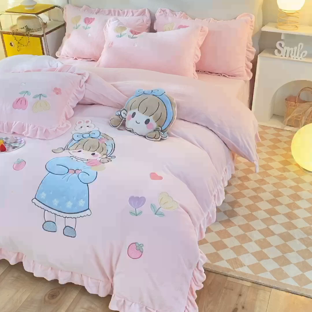 91家纺网 家纺一手货源 找家纺 （总）绒棉世家 2025新款牛奶绒贴布绣四件套甜心女孩