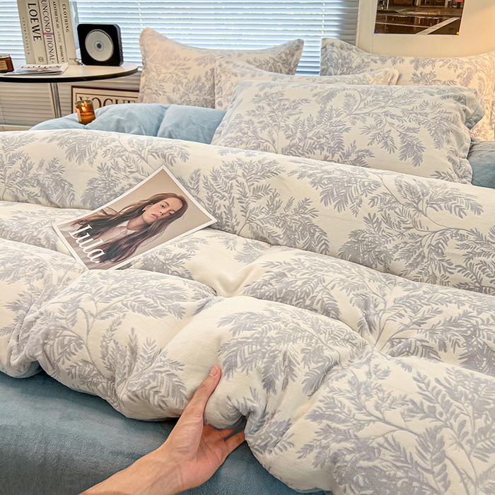 91家纺网 家纺一手货源 找家纺 倾慕家纺 2026新款舒适保暖立体浮雕绒系列单枕套 乐枝蓝