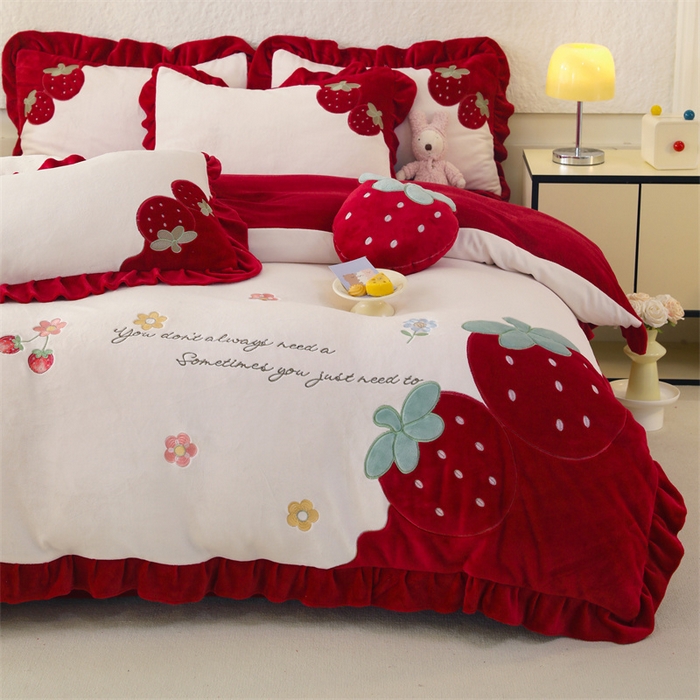 91家纺网 家纺一手货源 找家纺 （总）绒棉世家 2025新款贴布绣四件套-大红草莓（控价188元）