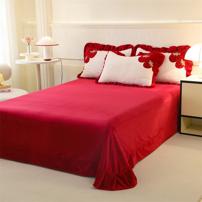 91家纺网 家纺一手货源 找家纺 （总）绒棉世家 2025新款贴布绣四件套-大红草莓（控价188元）