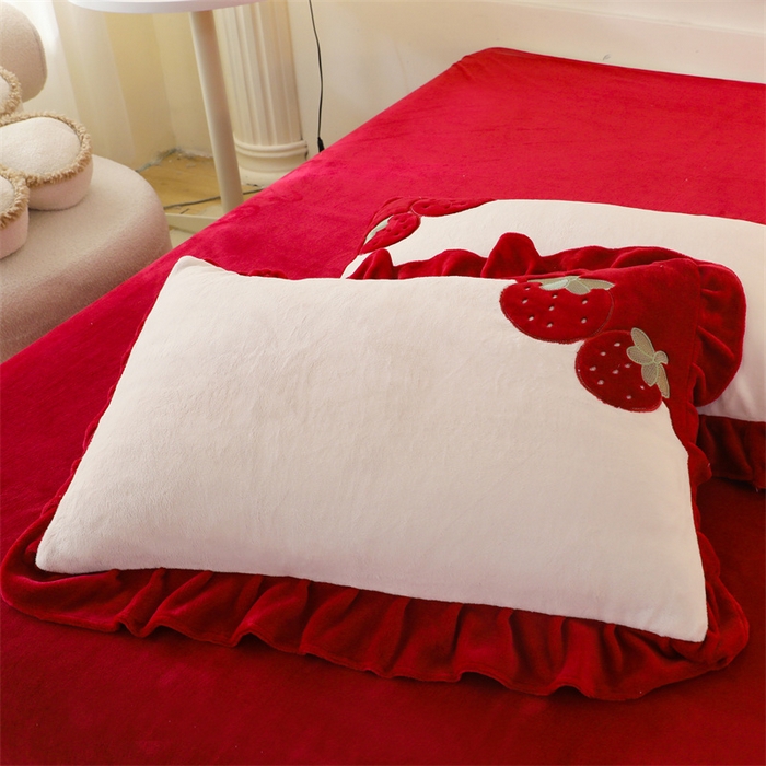 91家纺网 家纺一手货源 找家纺 （总）绒棉世家 2025新款贴布绣四件套-大红草莓（控价188元）