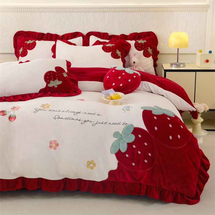 91家纺网 家纺一手货源 找家纺 （总）绒棉世家 2025新款贴布绣四件套-大红草莓（控价188元）