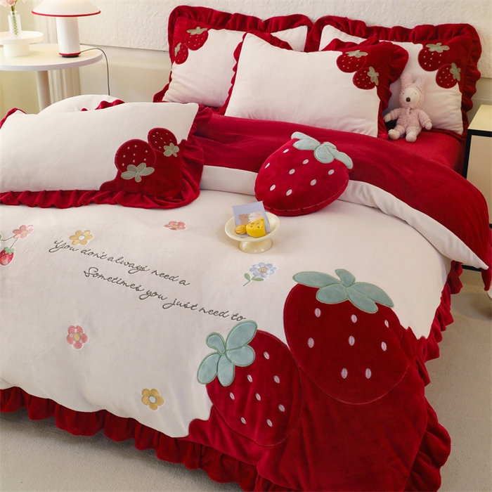 91家纺网 家纺一手货源 找家纺 （总）绒棉世家 2025新款贴布绣四件套-大红草莓（控价188元）