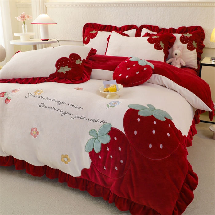 91家纺网 家纺一手货源 找家纺 （总）绒棉世家 2025新款贴布绣四件套-大红草莓（控价188元）