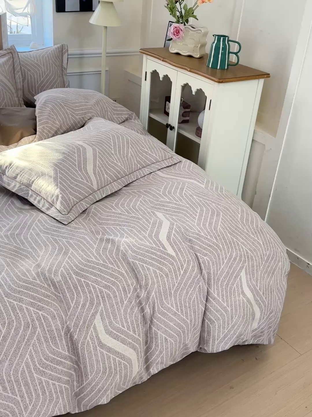 91家纺网 家纺一手货源 找家纺 优选直播新款全棉磨毛喷气印花四件套加厚纯棉三件套（一字绣工艺款）学生三件套 艾格拉