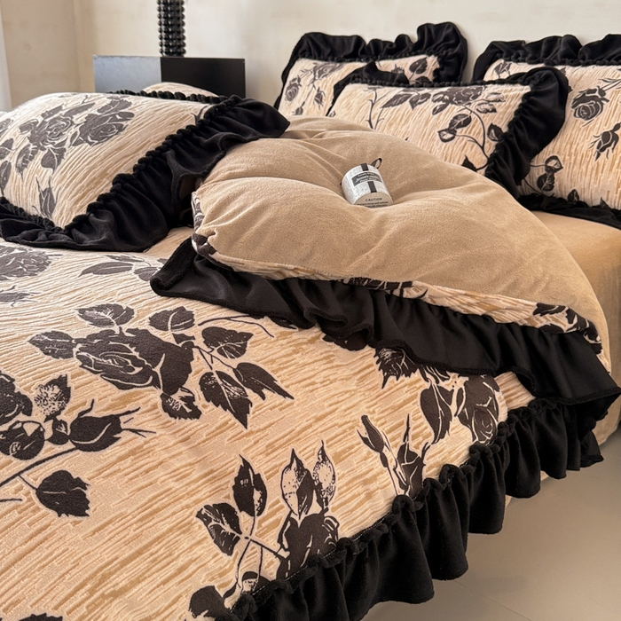 91家纺网 家纺一手货源 找家纺 米莱家纺 2025新款牛奶绒烂花法式花边四件套 玫瑰之约