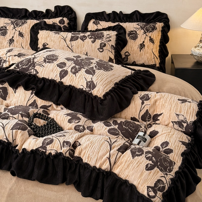 91家纺网 家纺一手货源 找家纺 米莱家纺 2025新款牛奶绒烂花法式花边四件套 玫瑰之约