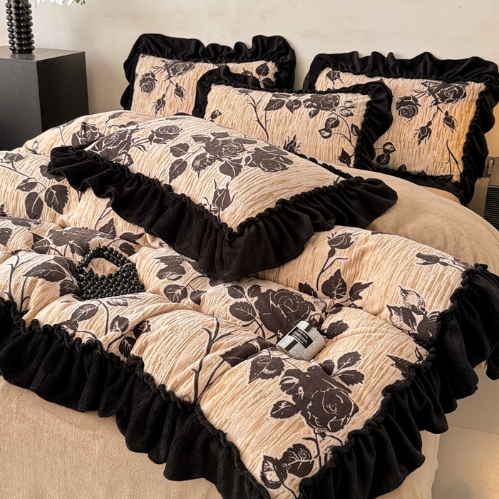 91家纺网 家纺一手货源 找家纺 米莱家纺 2025新款牛奶绒烂花法式花边四件套 玫瑰之约