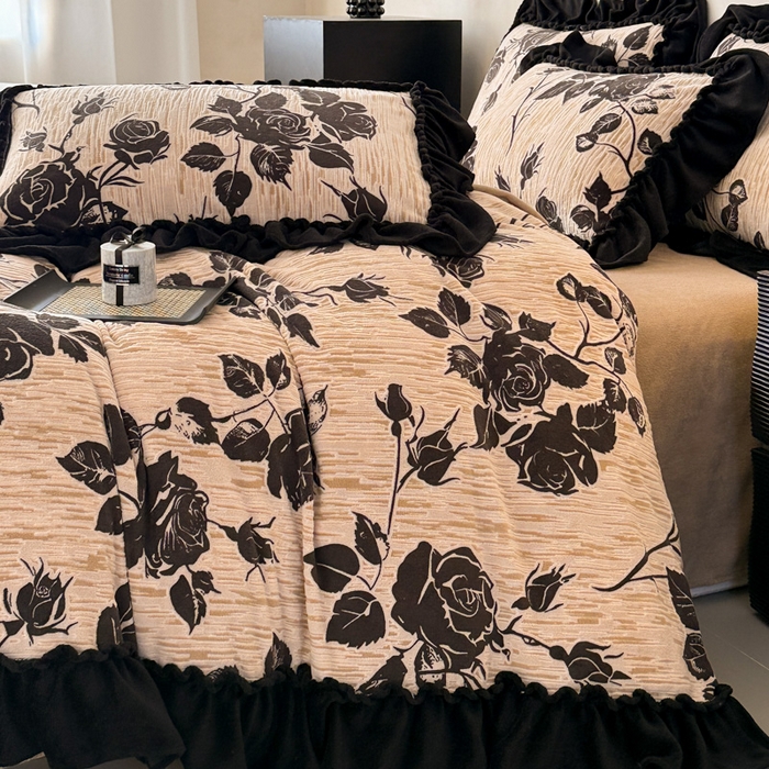 91家纺网 家纺一手货源 找家纺 米莱家纺 2025新款牛奶绒烂花法式花边四件套 玫瑰之约