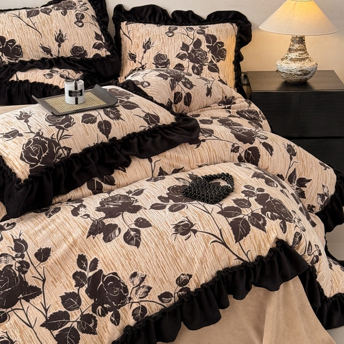 91家纺网 家纺一手货源 找家纺 米莱家纺 2025新款牛奶绒烂花法式花边四件套 玫瑰之约