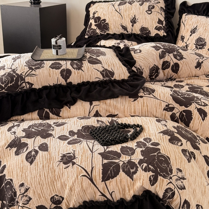 91家纺网 家纺一手货源 找家纺 米莱家纺 2025新款牛奶绒烂花法式花边四件套 玫瑰之约