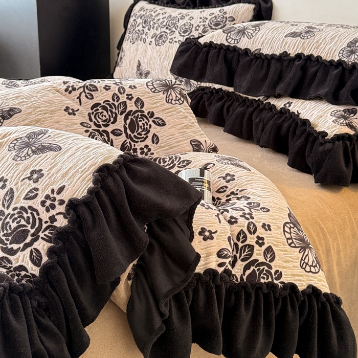 91家纺网 家纺一手货源 找家纺 米莱家纺 2025新款牛奶绒烂花法式花边四件套 蝶舞