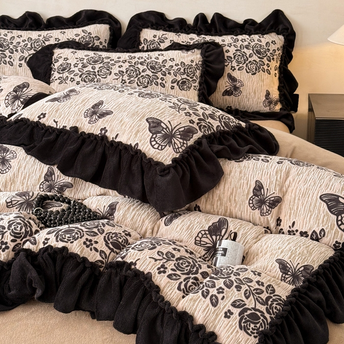 91家纺网 家纺一手货源 找家纺 米莱家纺 2025新款牛奶绒烂花法式花边四件套 蝶舞