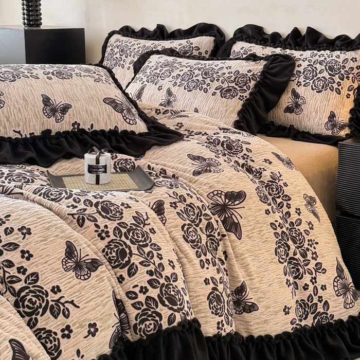 91家纺网 家纺一手货源 找家纺 米莱家纺 2025新款牛奶绒烂花法式花边四件套 蝶舞