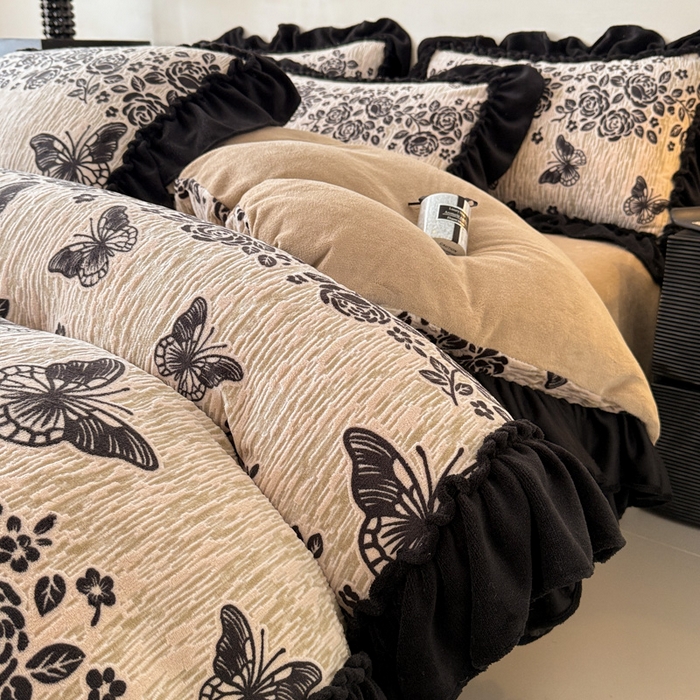 91家纺网 家纺一手货源 找家纺 米莱家纺 2025新款牛奶绒烂花法式花边四件套 蝶舞