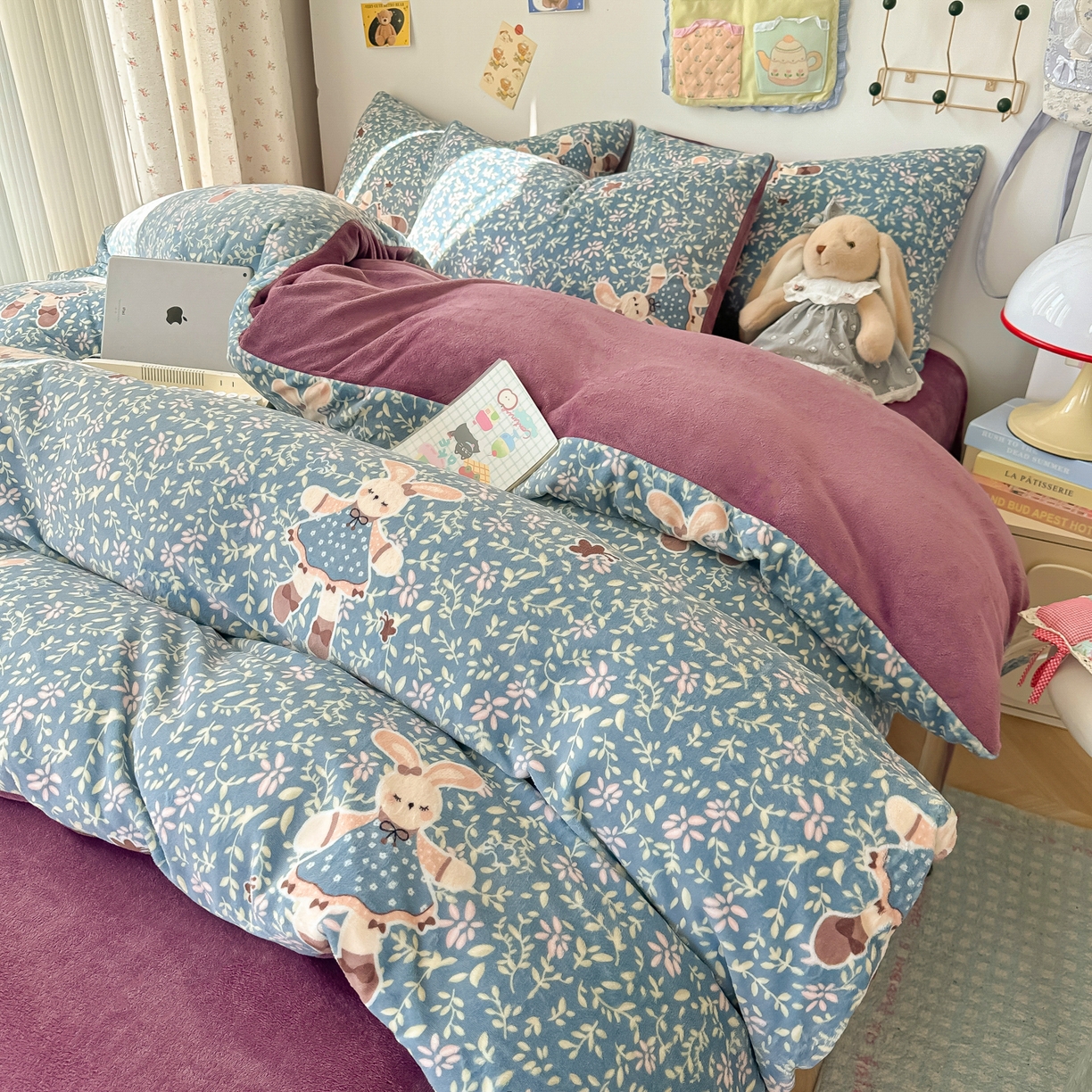 91家纺网 家纺一手货源 找家纺 韩巢家纺 2025新款双面高克重牛奶绒被套单件被罩 背带兔