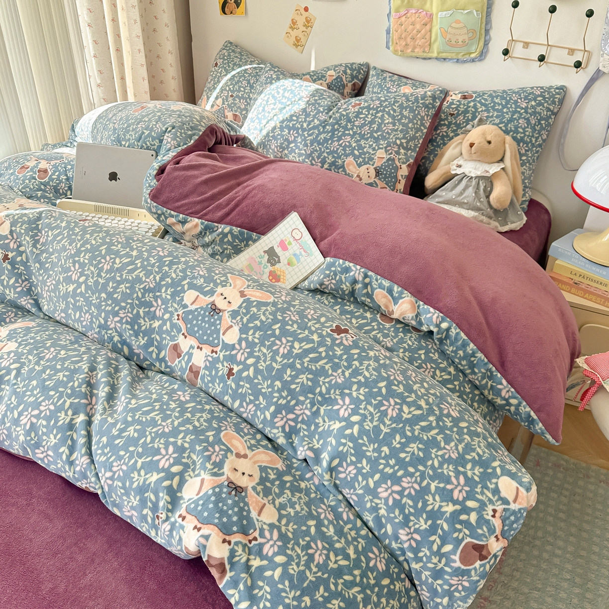 91家纺网 家纺一手货源 找家纺 韩巢家纺 2025新款双面高克重牛奶绒被套单件被罩 背带兔