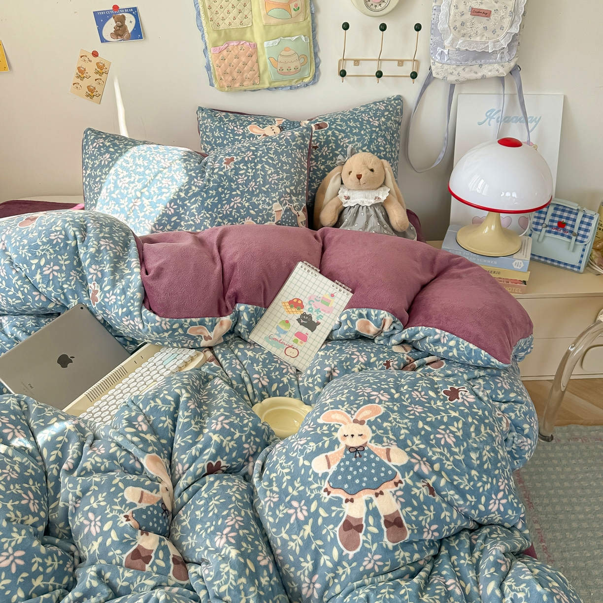 91家纺网 家纺一手货源 找家纺 韩巢家纺 2025新款双面高克重牛奶绒被套单件被罩 背带兔