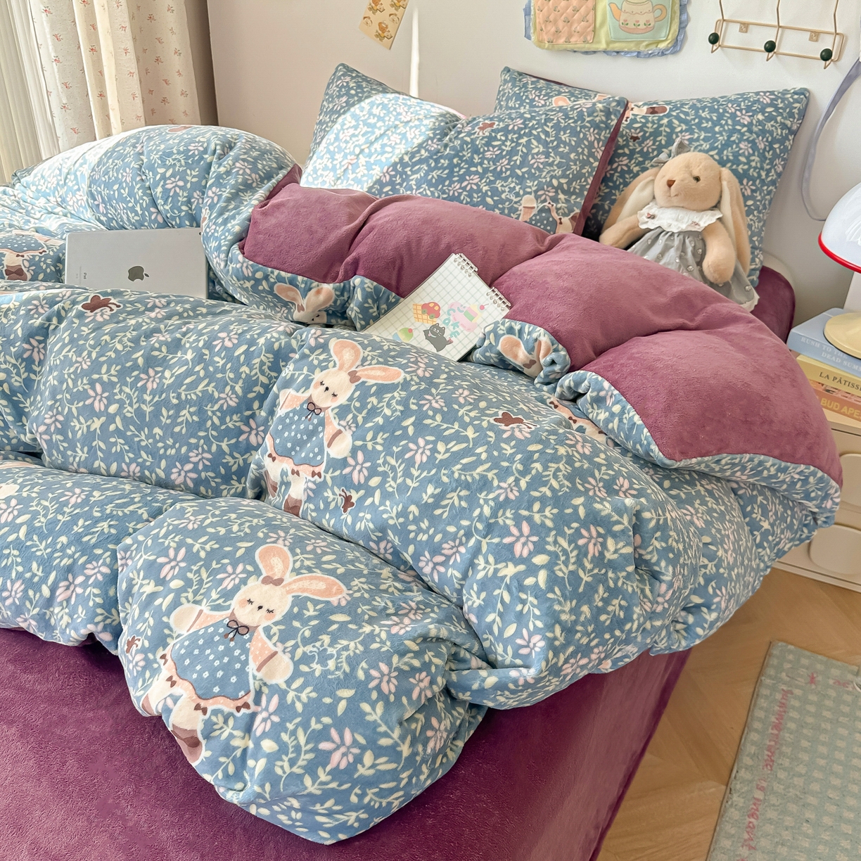 91家纺网 家纺一手货源 找家纺 韩巢家纺 2025新款双面高克重牛奶绒被套单件被罩 背带兔