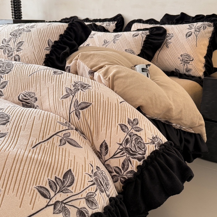 91家纺网 家纺一手货源 找家纺 米莱家纺 2025新款牛奶绒烂花法式花边四件套 秋露