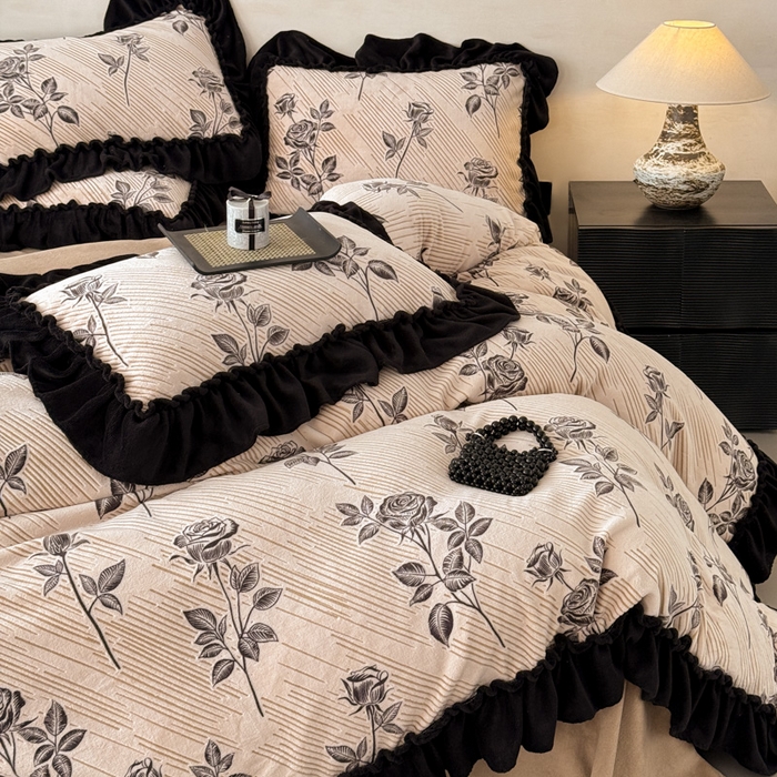 91家纺网 家纺一手货源 找家纺 米莱家纺 2025新款牛奶绒烂花法式花边四件套 秋露