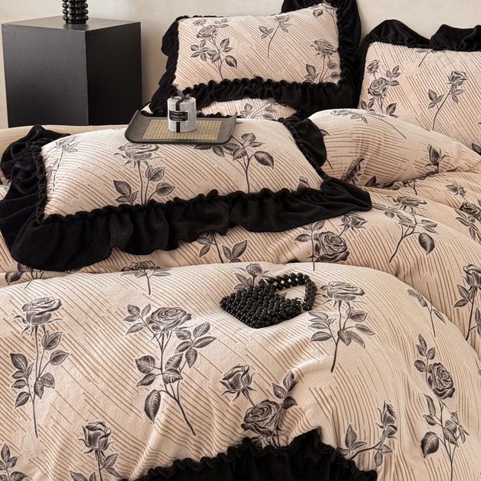 91家纺网 家纺一手货源 找家纺 米莱家纺 2025新款牛奶绒烂花法式花边四件套 秋露